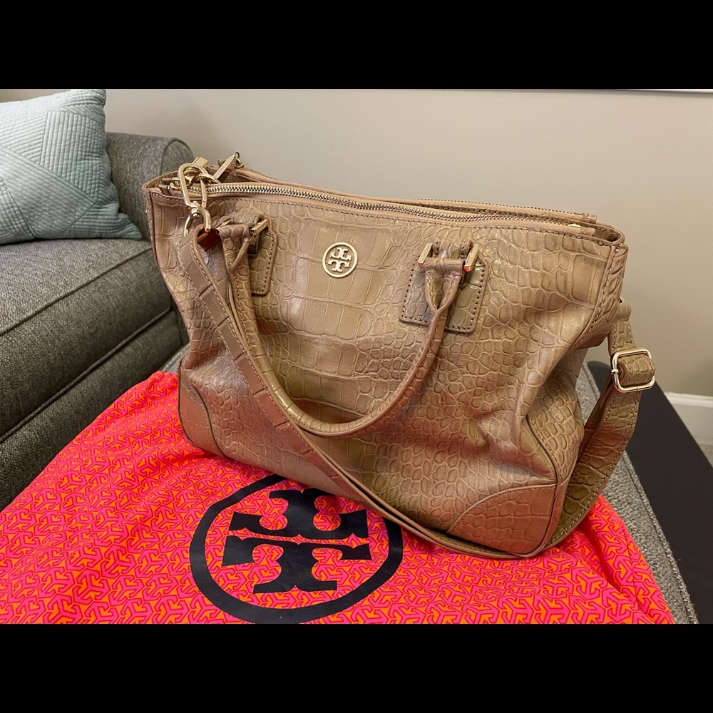 Tory Burch Robinson Crocodile Embossed Leather Tote - Clay Beige - 3 compartment